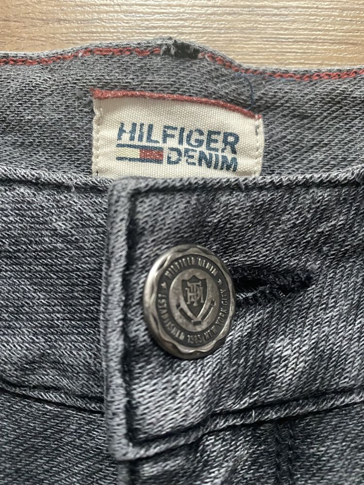 Szorty jeansowe TOMMY HILFIGER 40 L krótkie spodenki jeansowe czarne