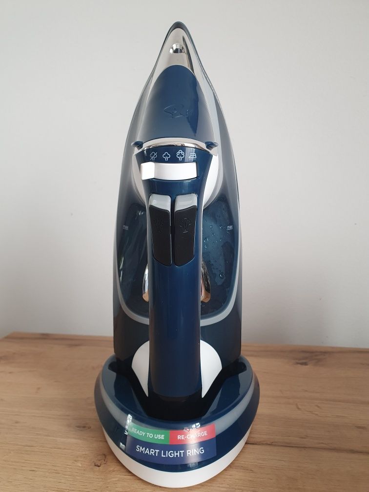 Żelazko bezprzewodowe Russell Hobbs 2600 W
