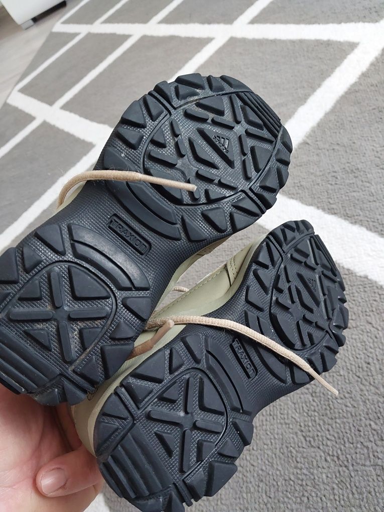 Adidas traxion 29 dziecięce jak nowe zimowe buty buty zimowe trekingow