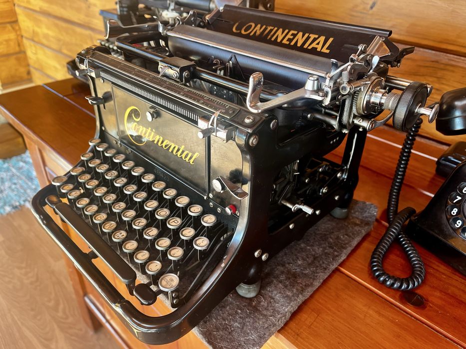 Antiga maquina escrever Continental