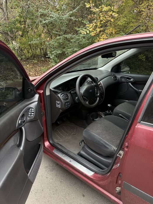 Ford Focus 1.8 бензин