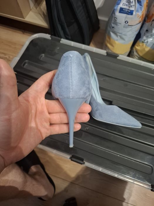 Zamszowe błękitne/szare szpilki firmy DeeZee w dobrym stanie rozm.37