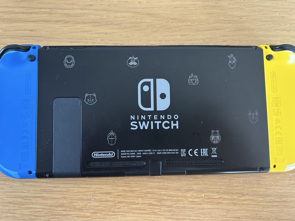 Nintendo Switch wersja Fortnite dodatkowe Joy-cony