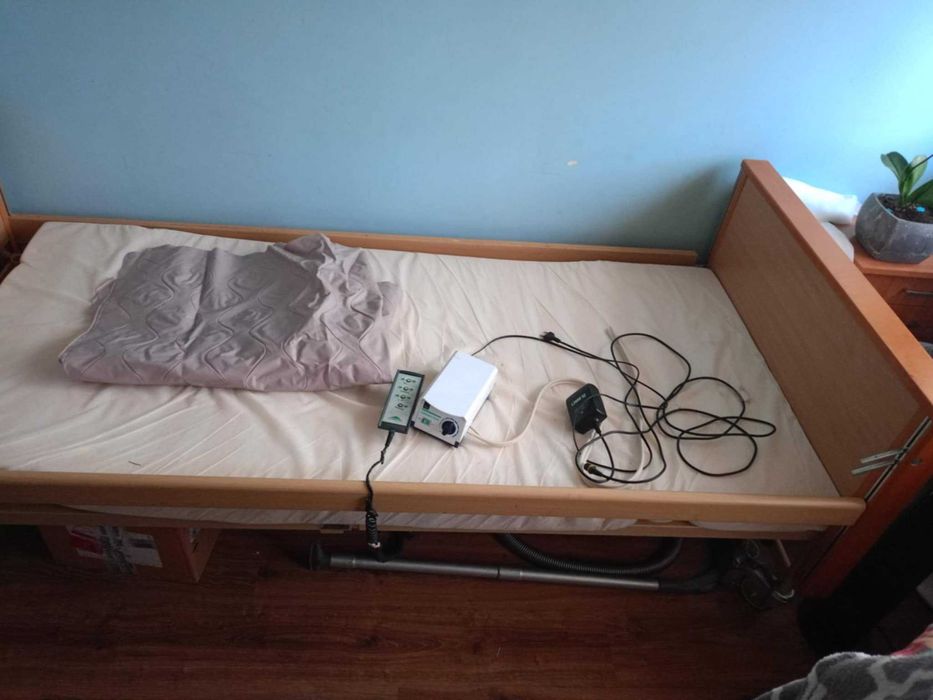 Sprzedam łóżko rehabilitacyjne ,  używane cena do uzgodnienia