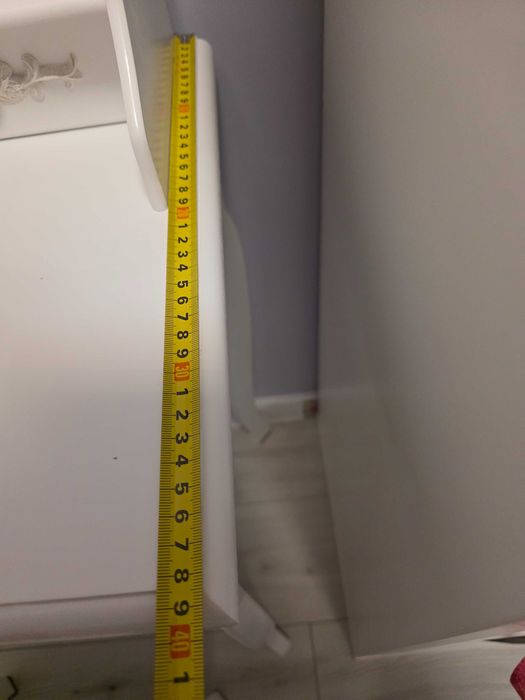 Toaletka z siedziskiem