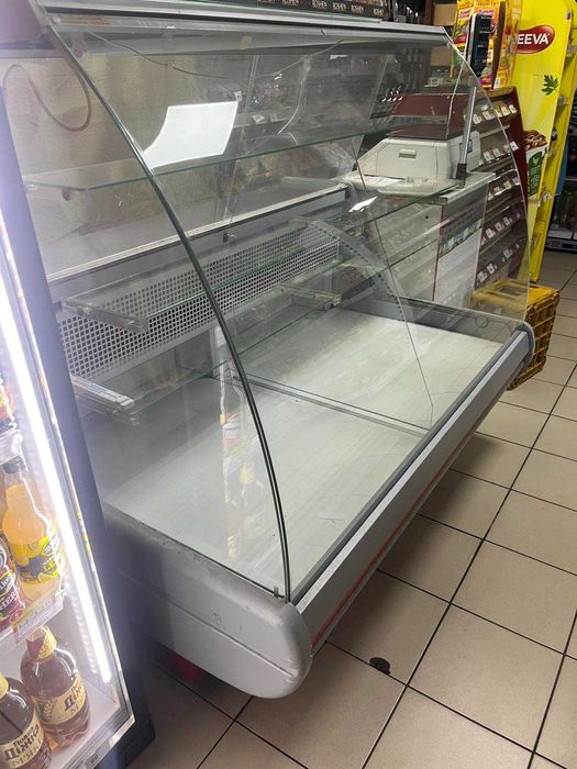 Продам вітрину - холодильник кондитерську б/у