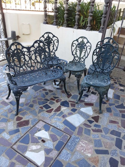 Mesa e cadeiras em ferro fundido clássico (Negociáveis)