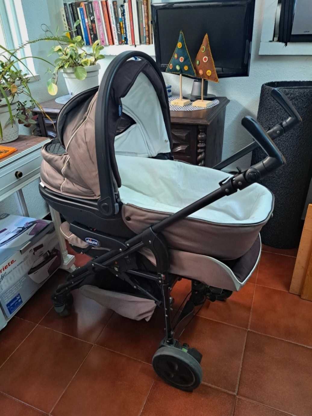 Carrinho de bebé + ovo Chicco