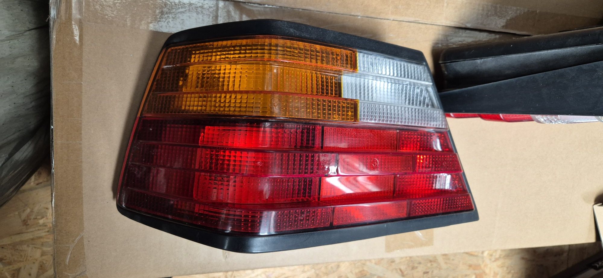 Lampy tył mercedes W124