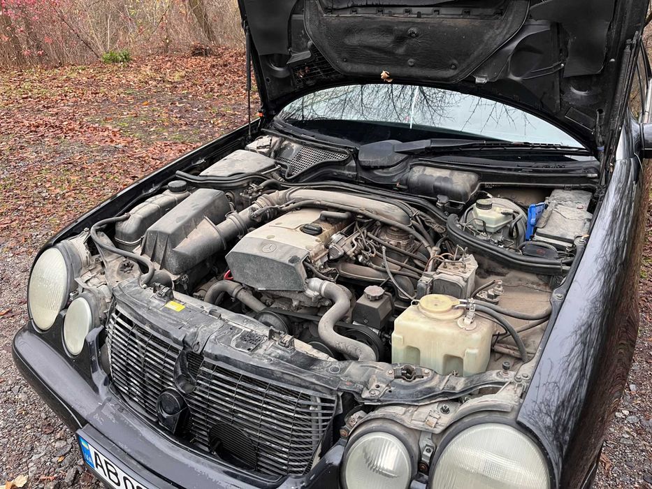 Mercedes E200 (W210) 2.0 л, газ/бензин, автомат