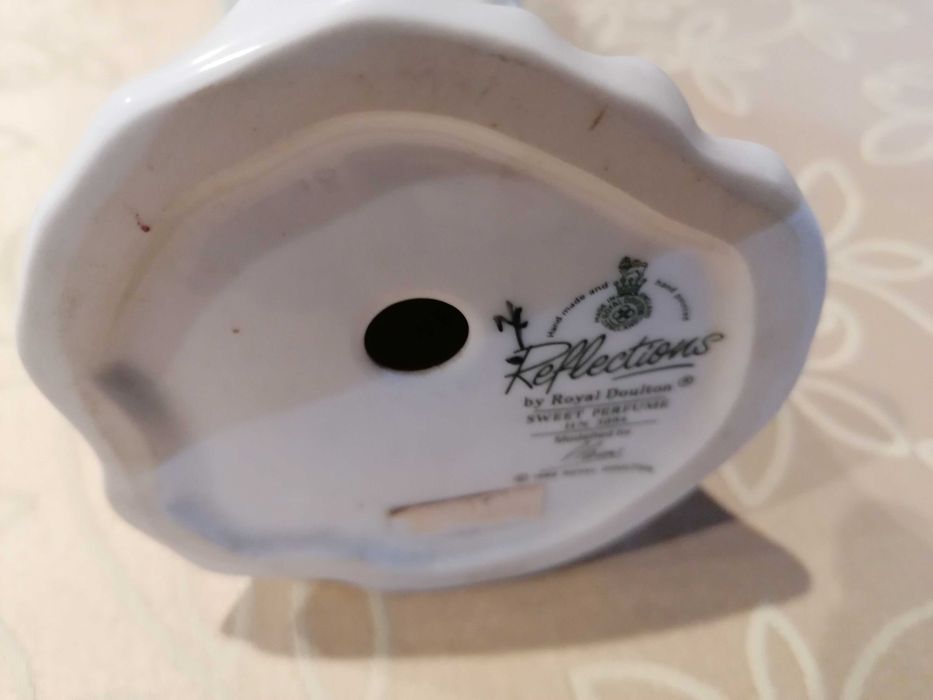 Estatuetas em porcelana. ROYAL DOULTON NOVAS