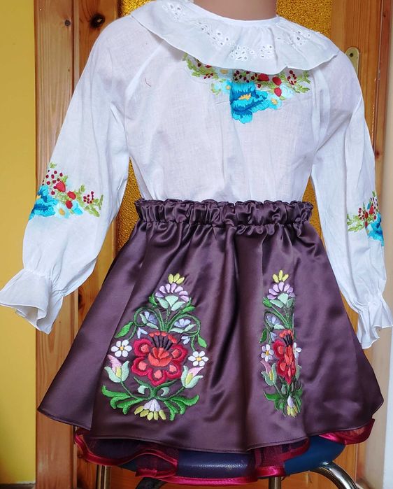 Komplet folk dla dziewczynki - ręcznie haftowany