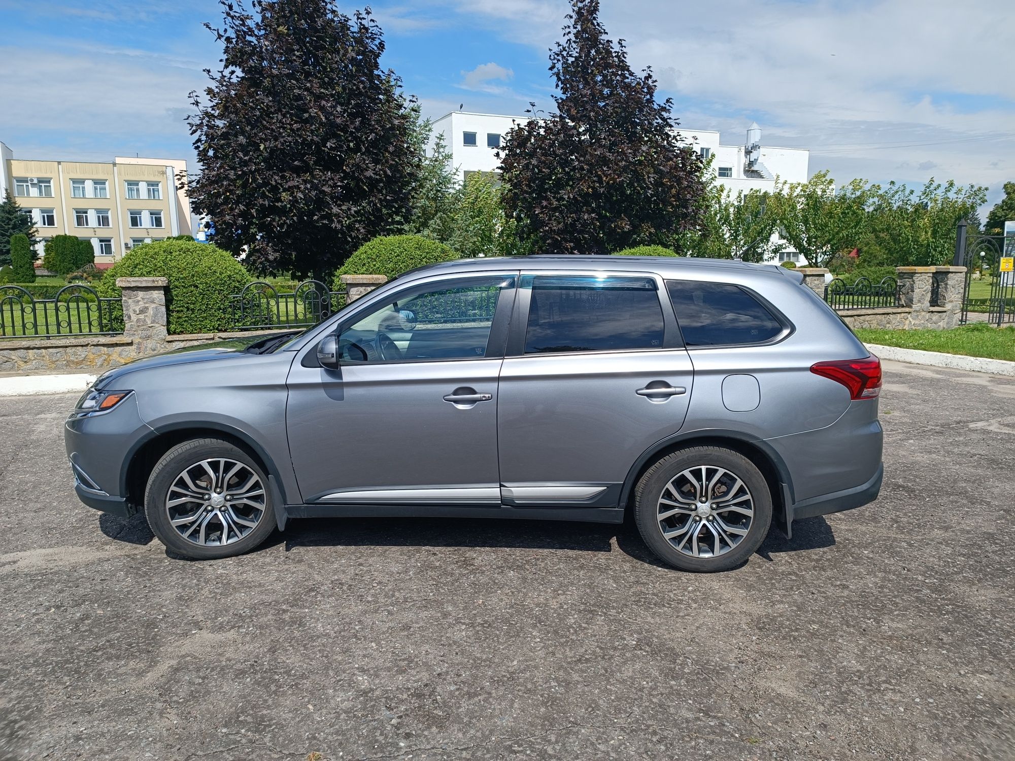 Mitsubishi Outlander 3