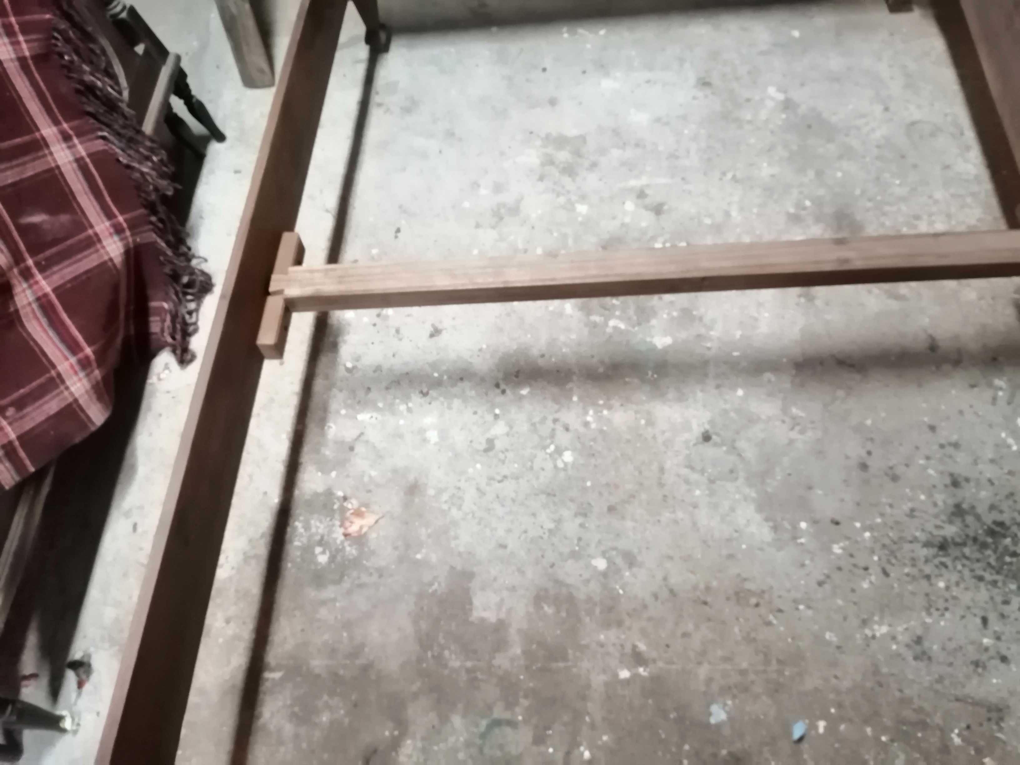 cama de casal antiga , ver bem as fotos e ler o anuncio