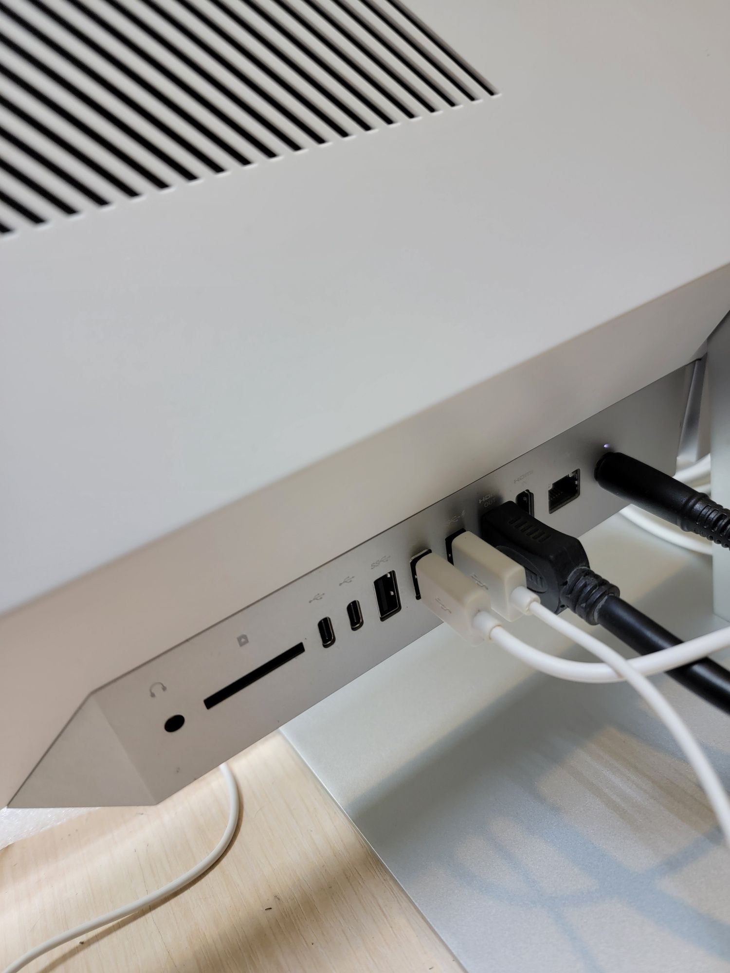 Продам моноблок HP 24-xa0001ur. 24", I5, 8ddr4, 120ssd.