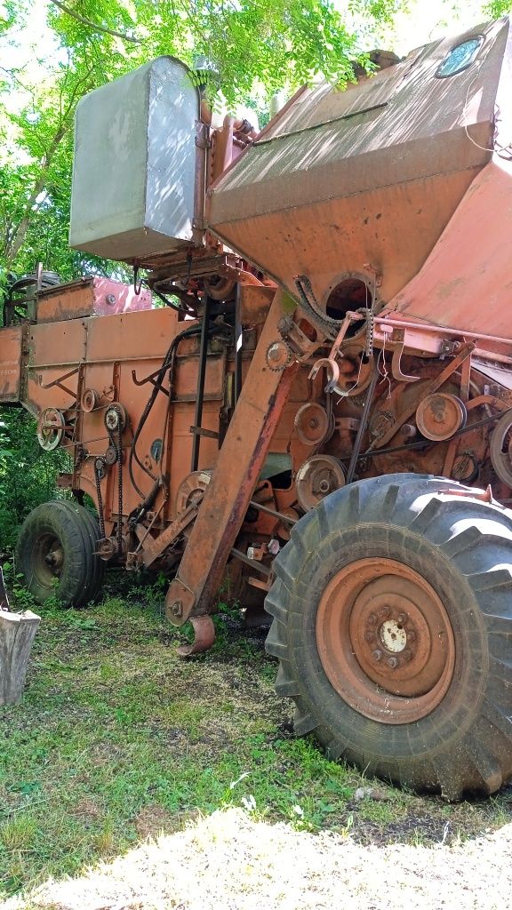 Продам комбайн Нива