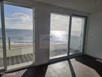 Temos para si 3 apartamentos T2 no mesmo prédio 1ª linha de mar na ...
