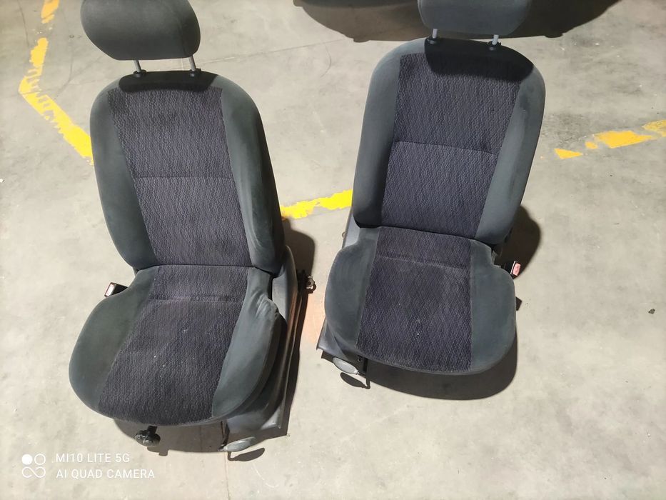 Bancos - Ford Focus MK1 ( carro ) pequenos furos