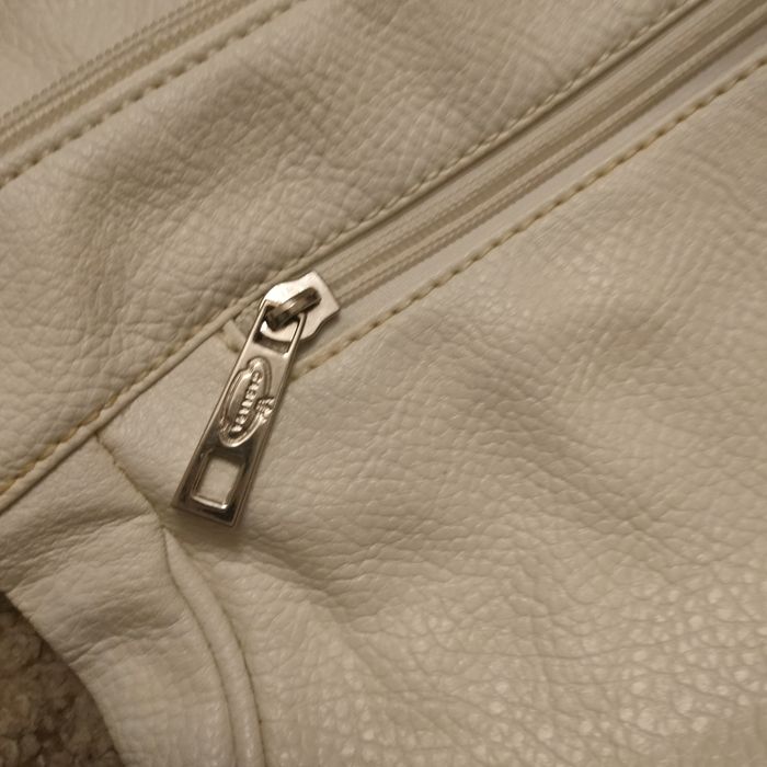 Kremowa torebka ze skóry naturalnej