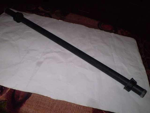 Пластиковый уголок,шланги и лейки для смесителя под шланг разные.