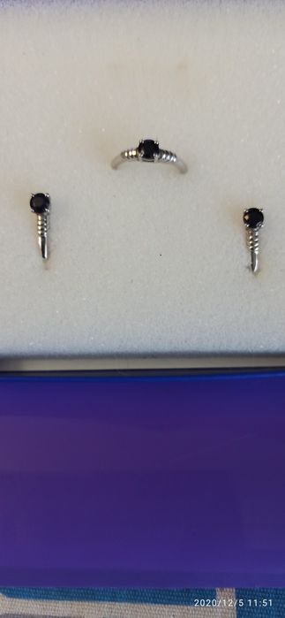 Продам серебряный комплект с черным индийским сапфиром