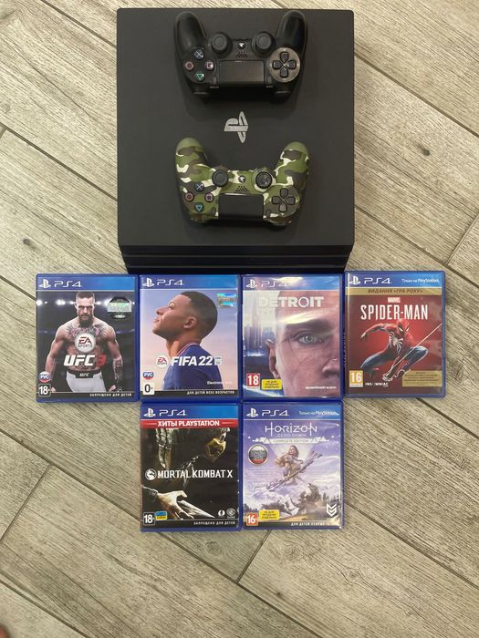 PS4 + 6 дисков + 2 джойстика (торг уместен)
