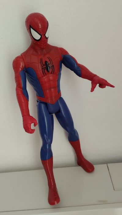 Figurinhas Marvel e cavaleiros