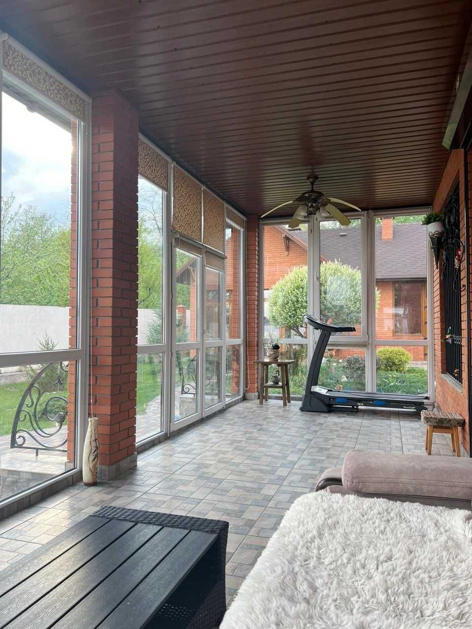 ДОМ (215м.кв).4 спальни.10 соток.Ландшафт.Баня 58000грн