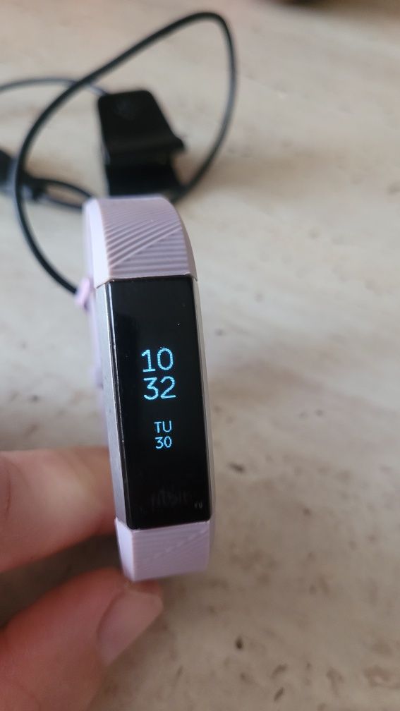 Fitbit Alta HR monitor aktywności