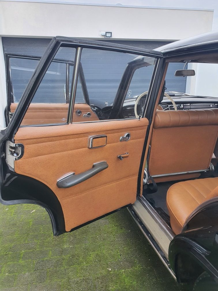 Mercedes w111 Rabo Peixe 230s (fintail)