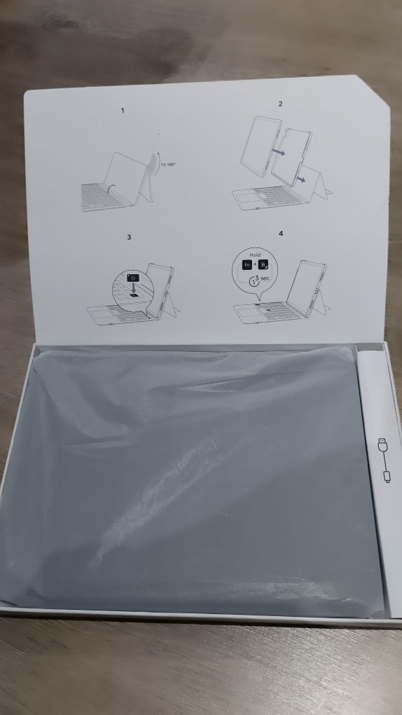 Чохол - клавіатура  для iPad Air 13 дюймів (2024) з трекпадом