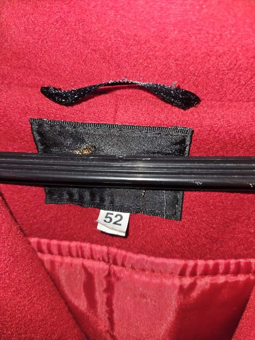 Czerwony płaszcz zimowy elegancki