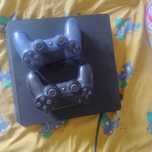 Konsola PS4 + 2 pady + 3 gry