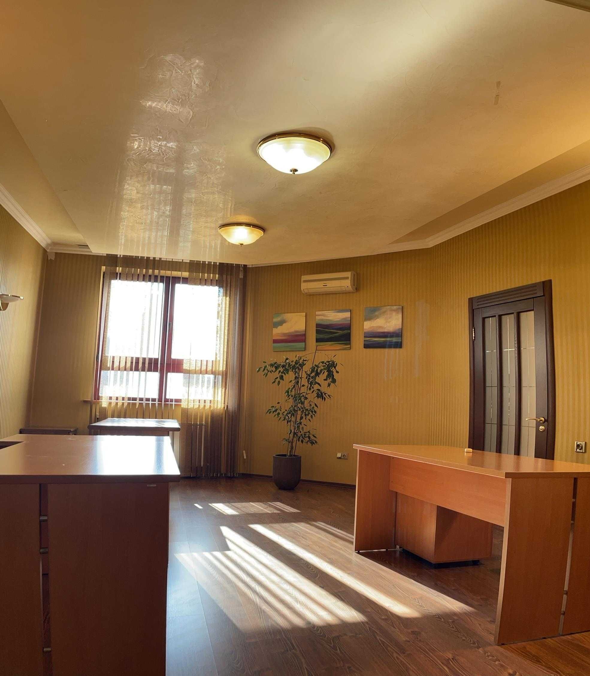 180 м.кв. Шота Руставелі 44, палац спорту, льва толстого, олімпійська