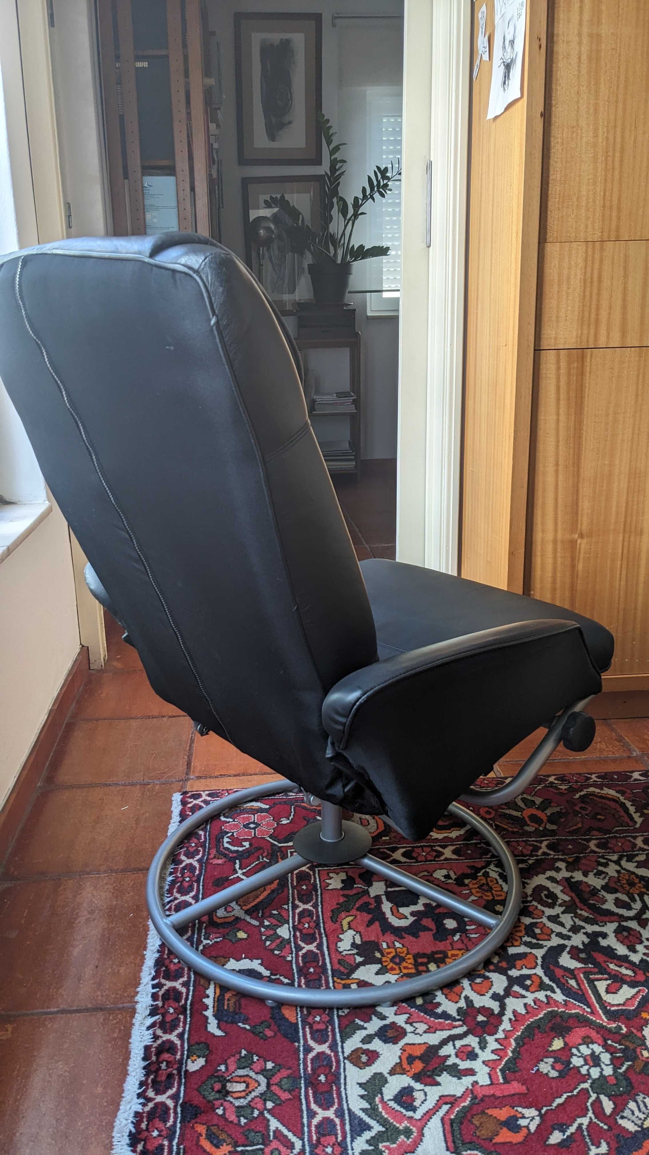 Cadeira muito confortável - Reclinável Giratória