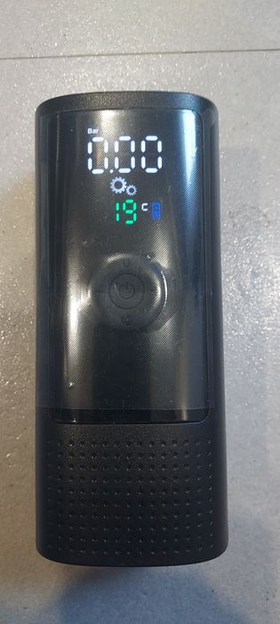 Pompka samochodowa akumulatorowa z latarką