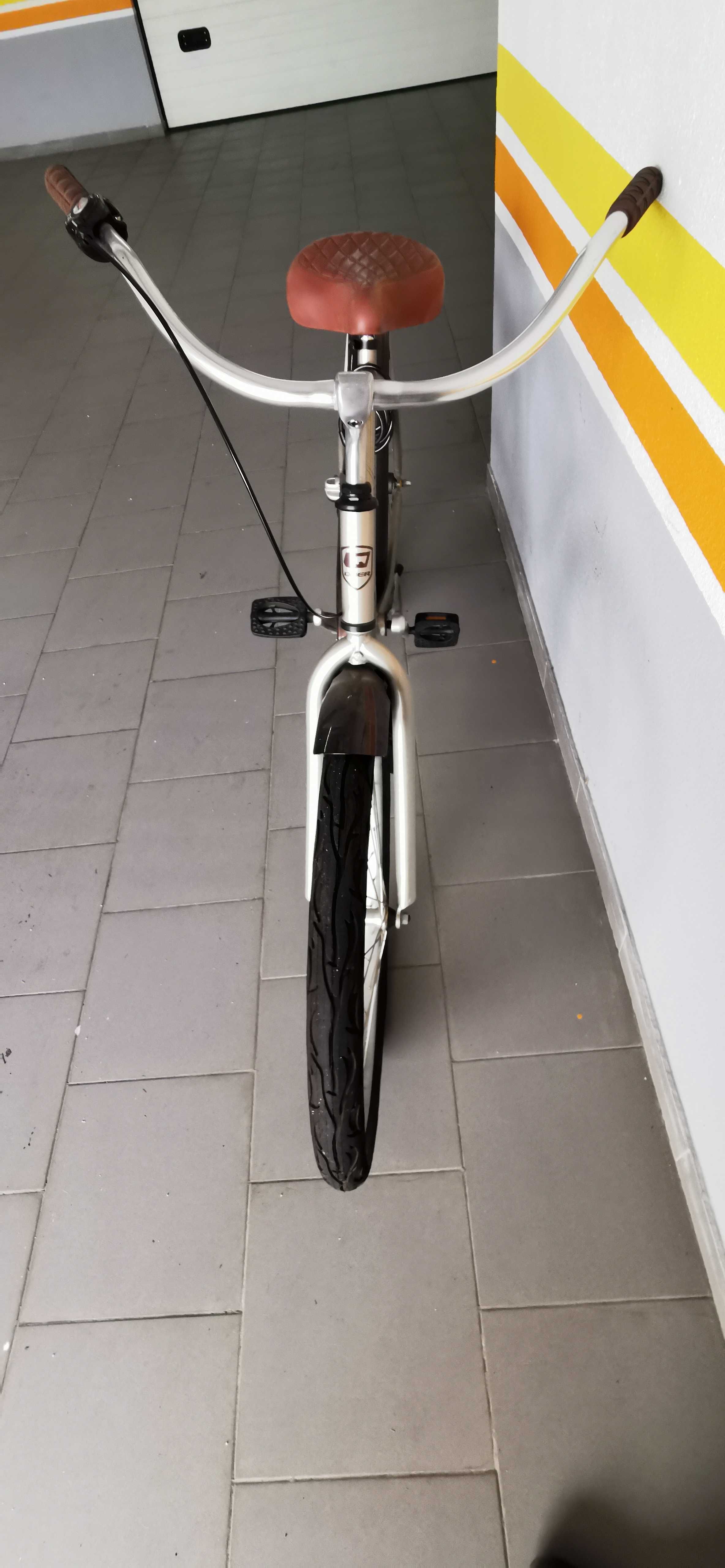 Bicicleta "Quer", quadro alumínio, como nova (custa nova 405 euros)