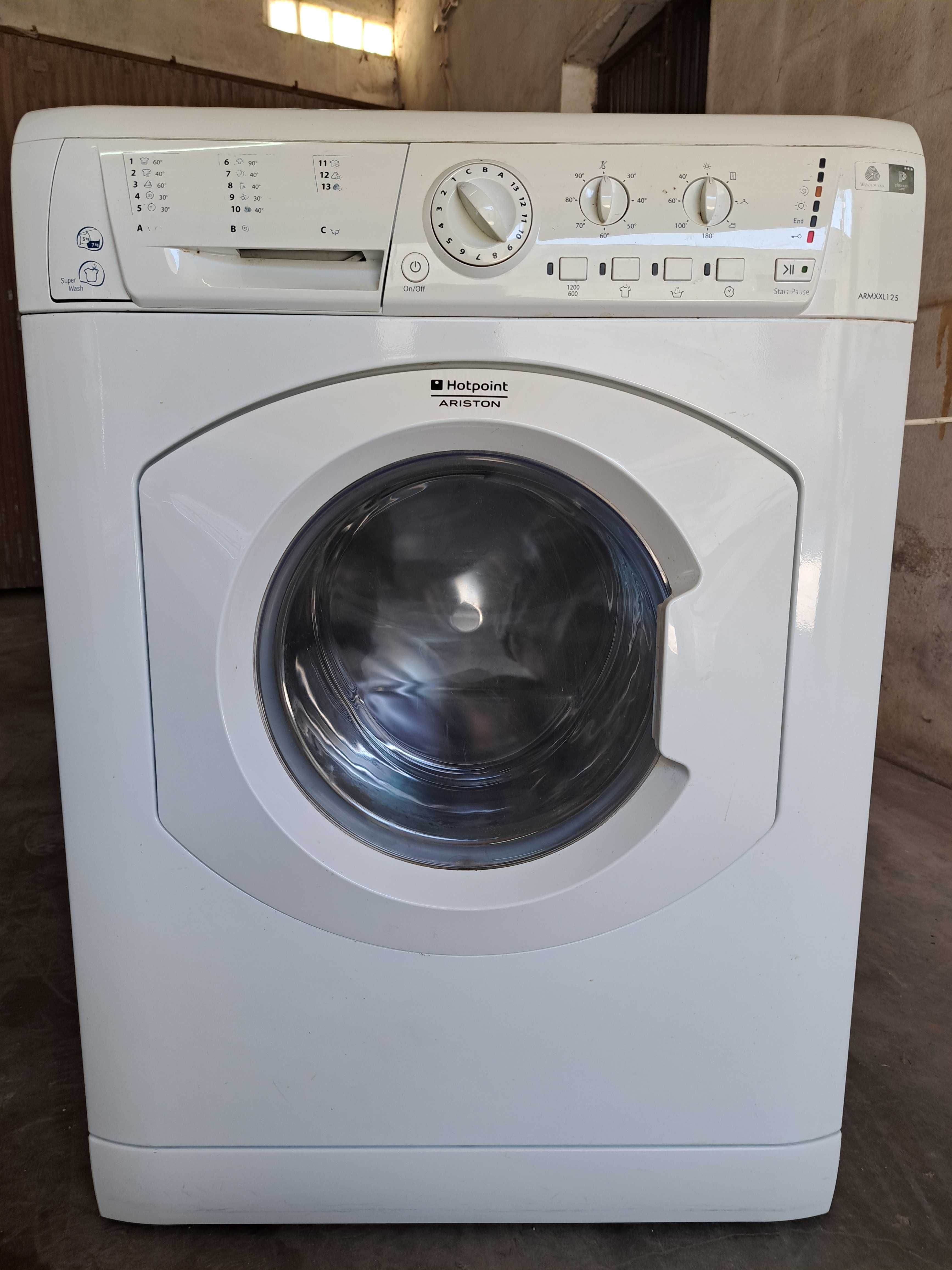 Máquina lavar e secar roupa  - Ariston Hotpoint ARMXXL 125