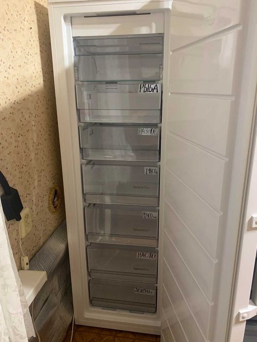 Продам морозильную камеру Gorenje FN6191CHW