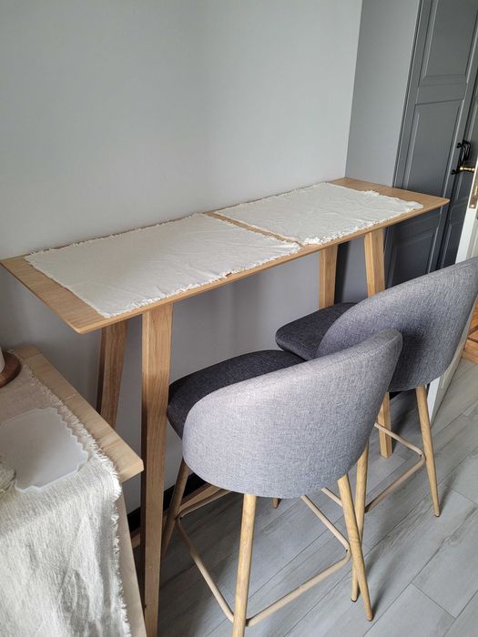 Mesa Alta e Bancos Estilo Moderno / High Table and Stools Modern Style
