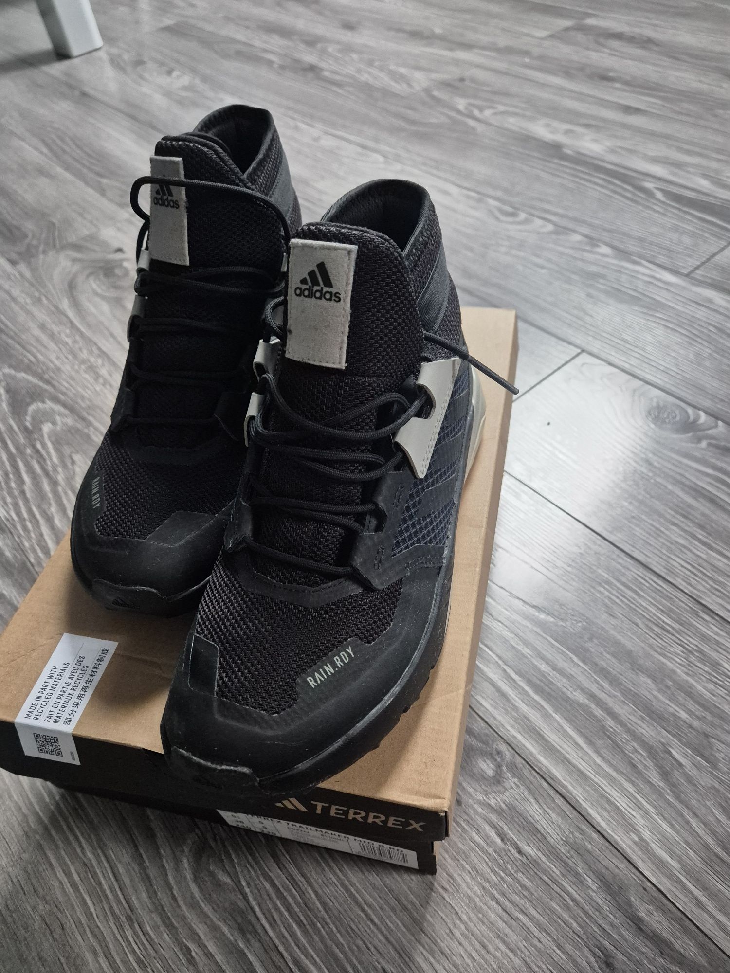 Buty chłopięce  Adidas Terrex jak nowe