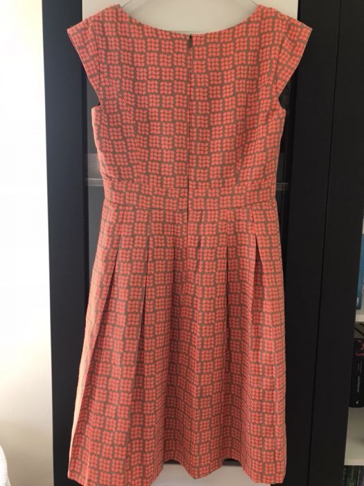 Piękna sukienka Simple