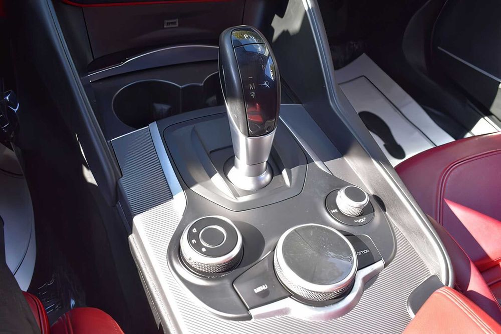 Alfa Romeo Giulia      2017