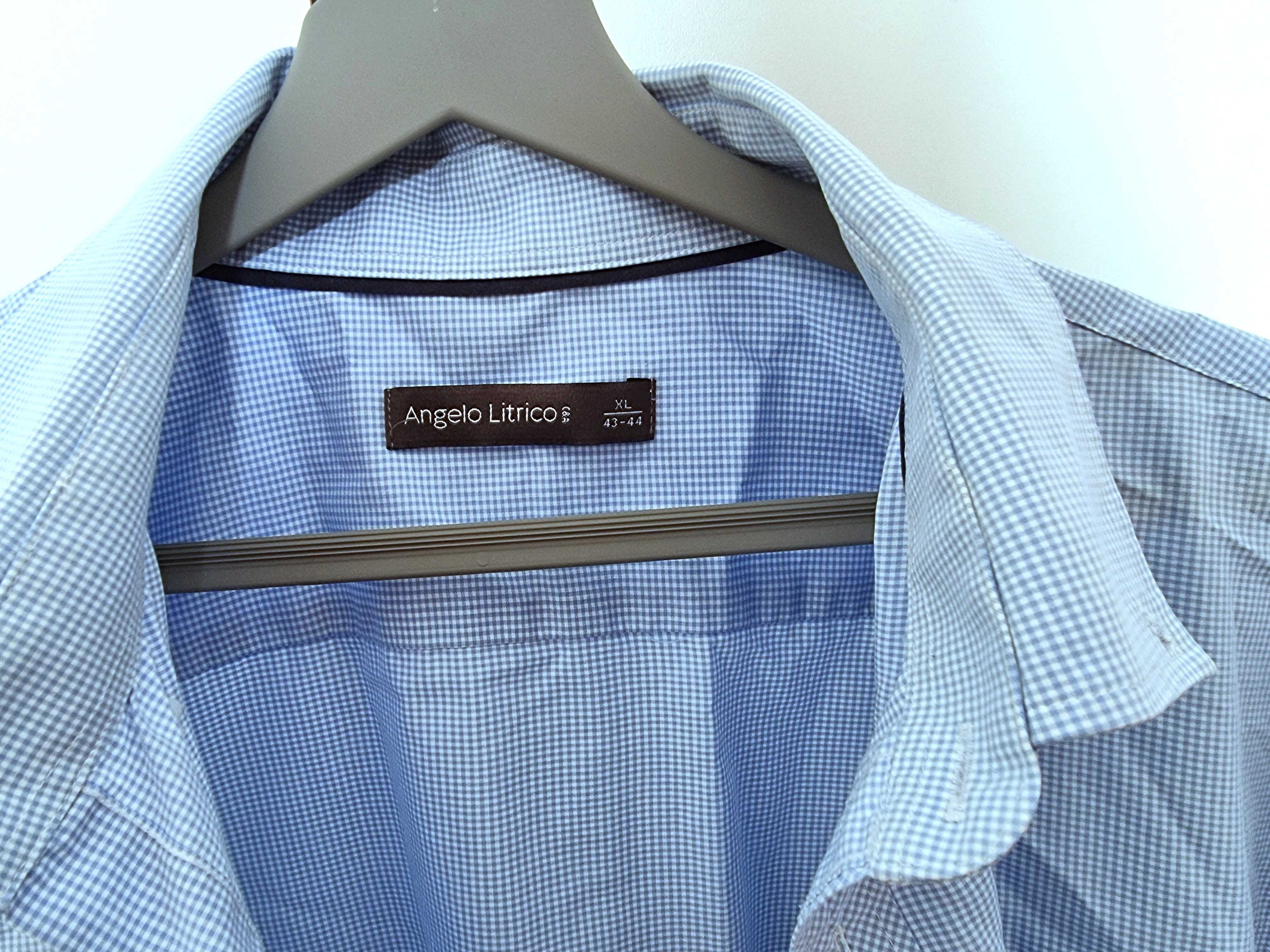 Camisa com padrão azul claro e branco de manga curta C&A, tamanho XL