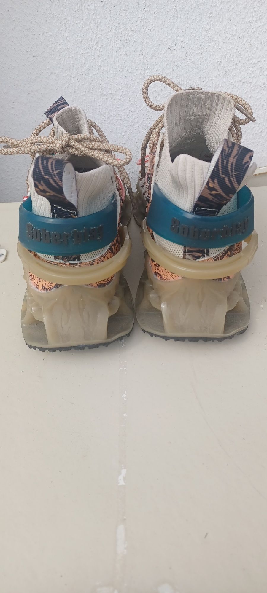 Vendo este par de tenis