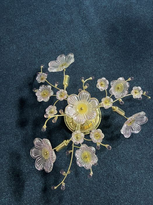 Припотолочна люстра і бра