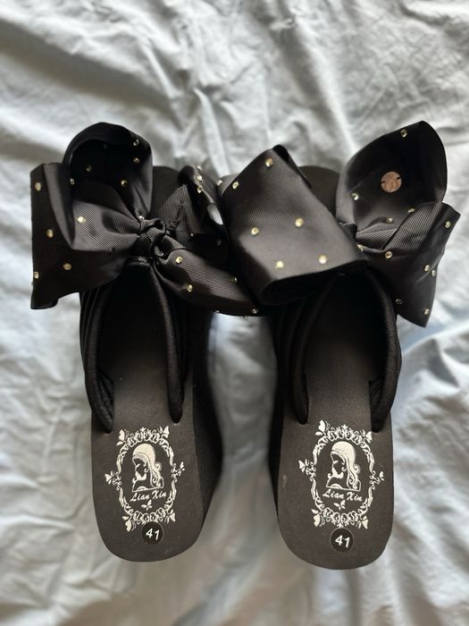 Вʼєтнамки шльопанці на танкетці