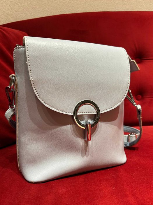 Блакитна сумка через плече, стильна, прямокутна, з довгим ремінцем