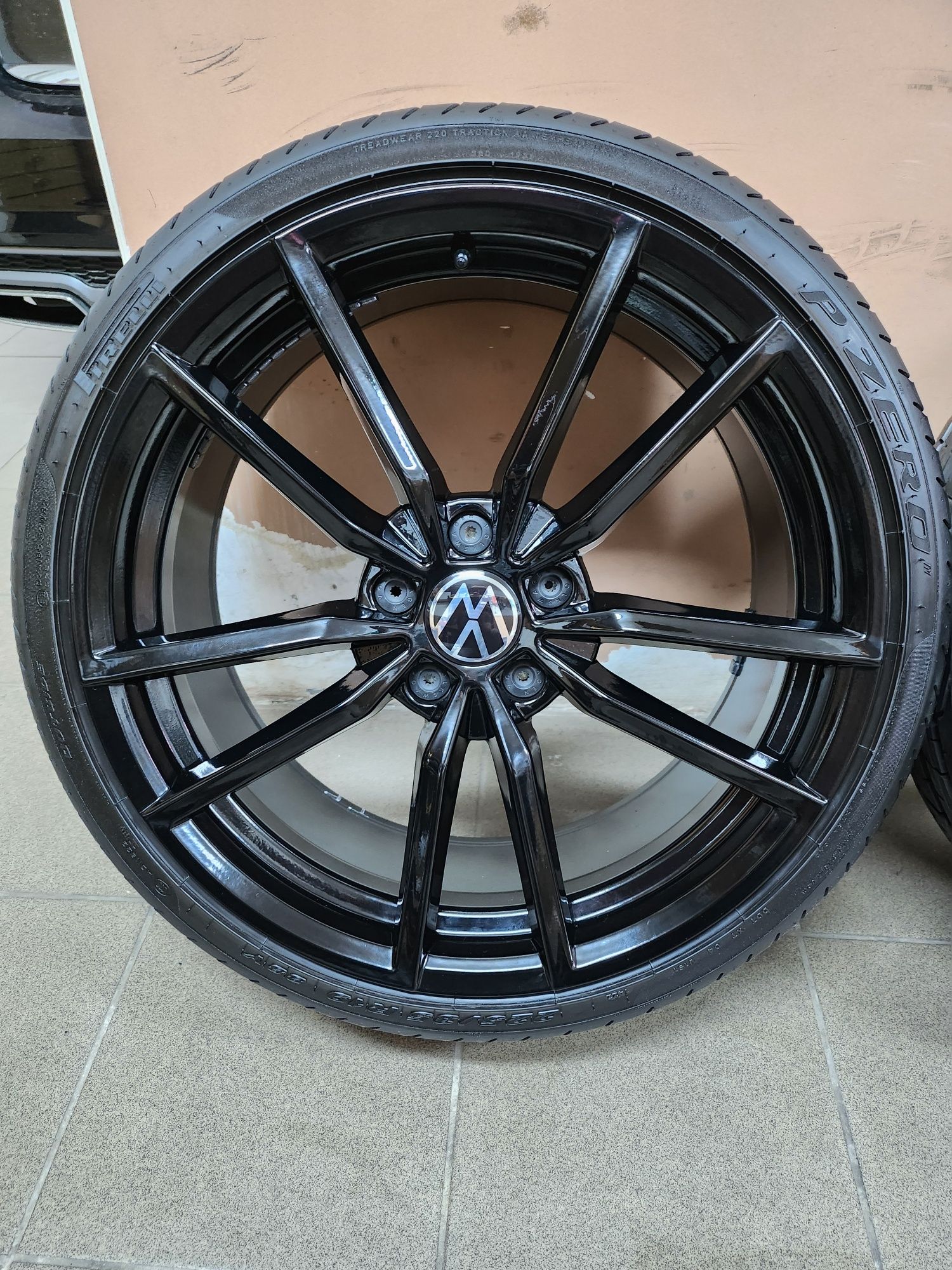 Koła Felgi Pretoria 8,5/19/et45 Opony Pirelli 225/35/19/5x112/2022rok