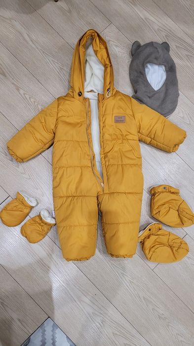 Зимний комбинезон с шапкой фирменный на 6-12 месяцев